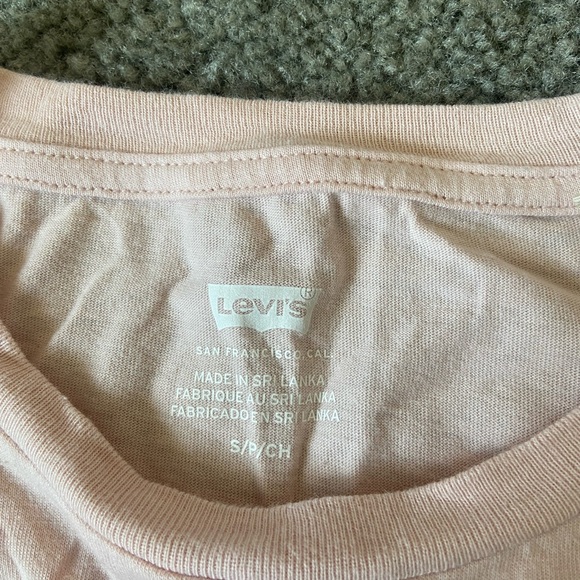 Levi’s pink tee - Picture 3 of 3